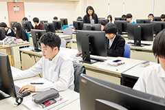 コンピュータシステムⅠ・Ⅱの授業風景